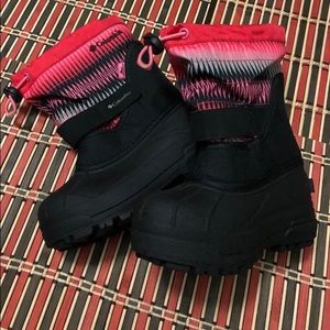 Columbia kids boots.size 10 (waterproof)